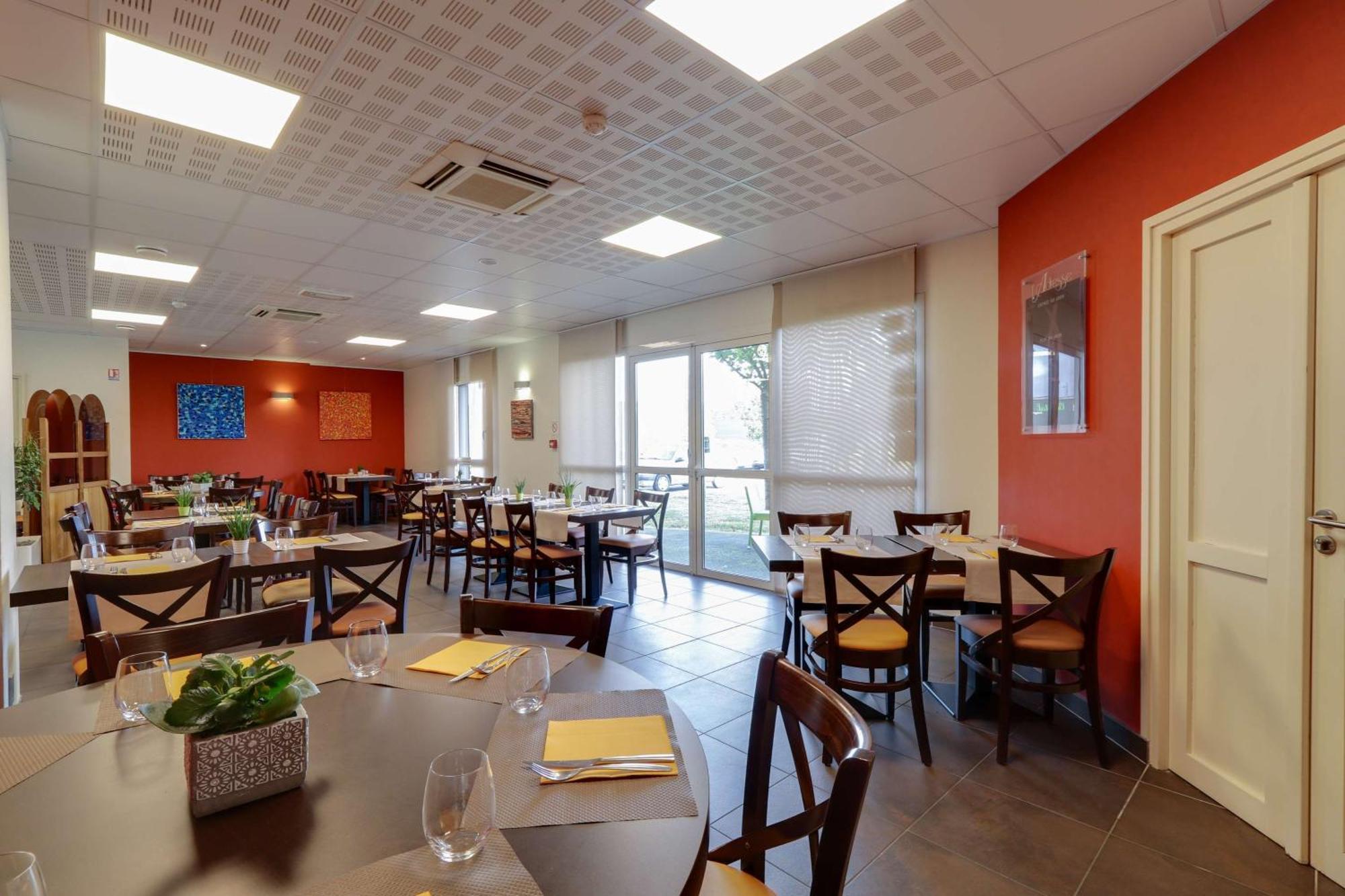 Brit Hotel Saint-Meen-Le-Grand En Broceliande المظهر الخارجي الصورة