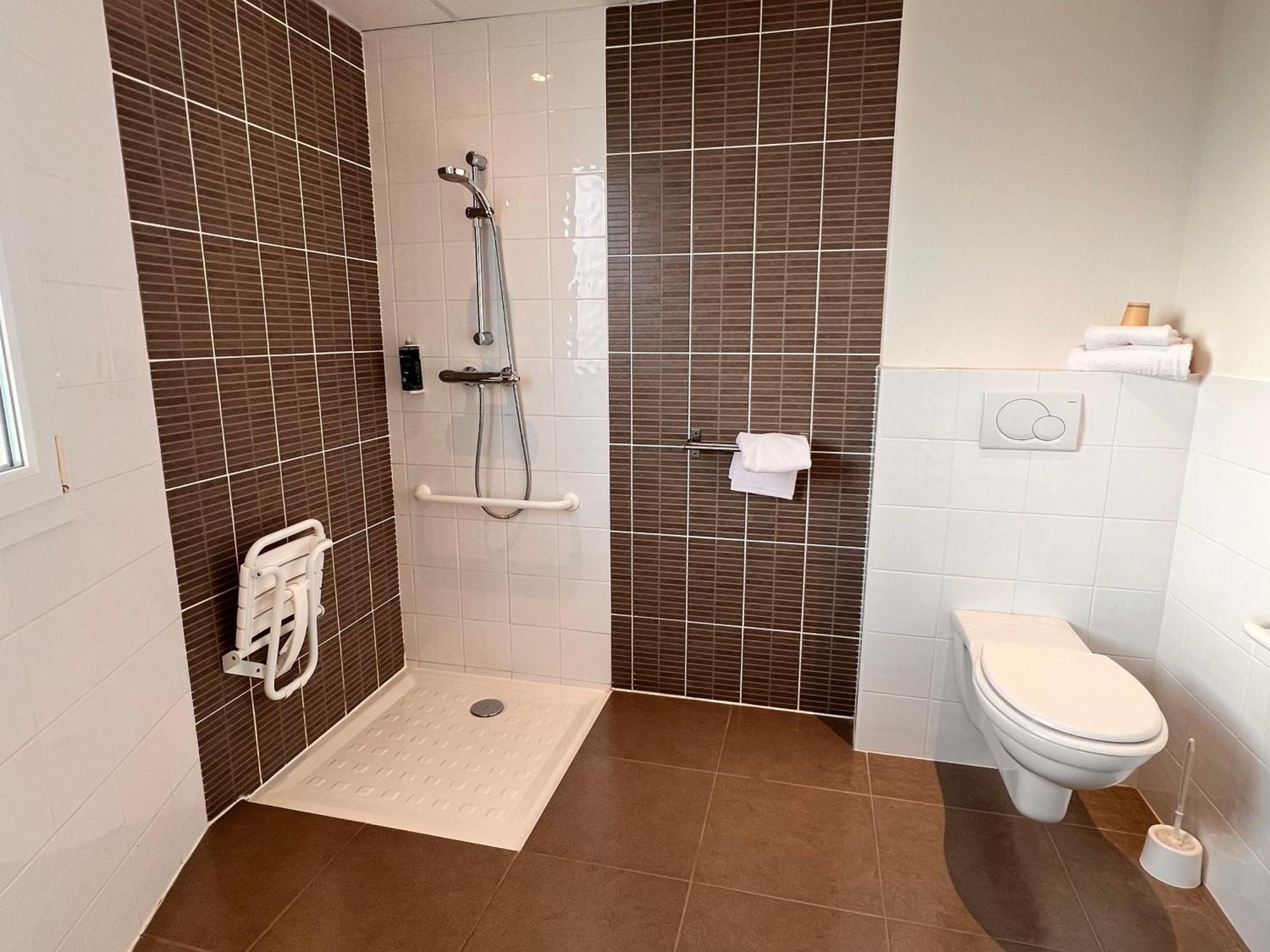 Brit Hotel Saint-Meen-Le-Grand En Broceliande المظهر الخارجي الصورة