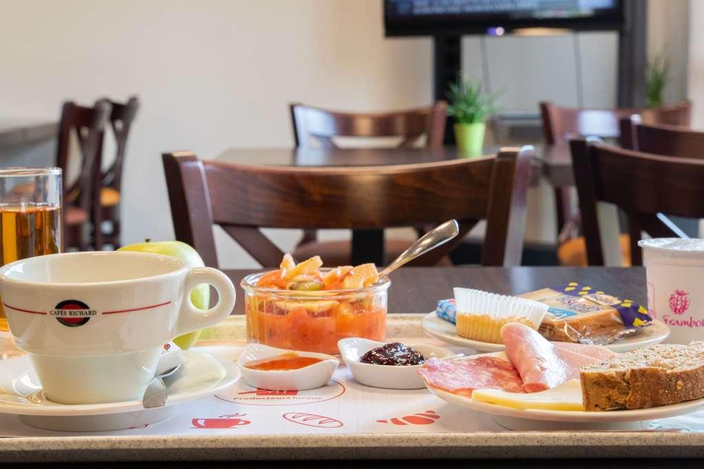 Brit Hotel Saint-Meen-Le-Grand En Broceliande المطعم الصورة